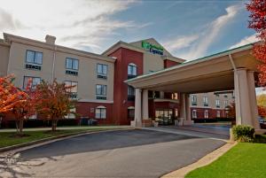 Holiday Inn Express Suites Mall of Georgia Buford