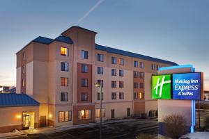 Holiday Inn Express Hotel & Suites Woonsocket