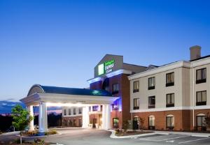 Holiday Inn Express Hotel & Suites Greensboro