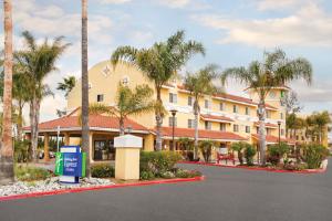 Holiday Inn Express Hotel & Suites Escondido