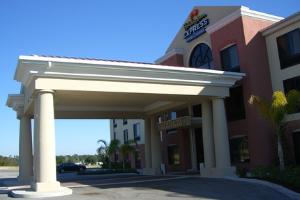 Holiday Inn Express Suites Sebring
