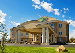 Holiday Inn Express Suites Andrews
