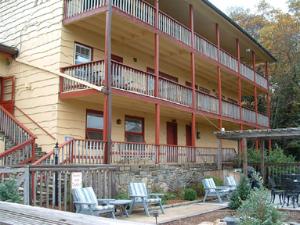 Cliffdwellers Hotel Blowing Rock