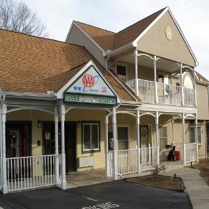 Red Carpet Inn & Suites Cheshire